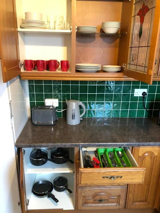 5/6 Bed House Barnsley Centre Villa 0*,  United Kingdom