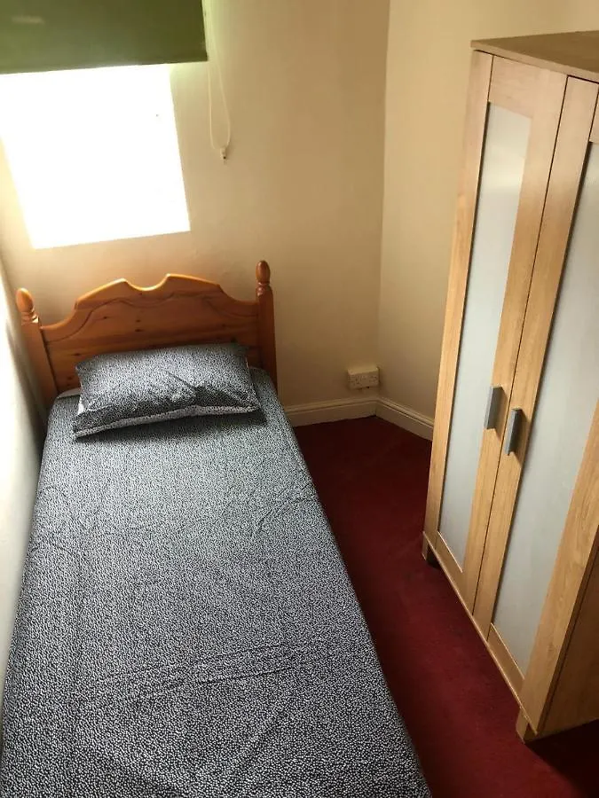 5/6 Bed House Barnsley Centre Villa