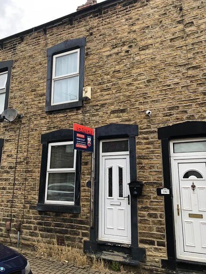 Holiday home 5/6 Bed House Barnsley Centre Villa