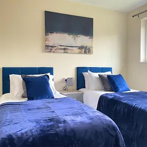 Stunning 3 Bedrooms House With Garden And Free Parking Holiday home